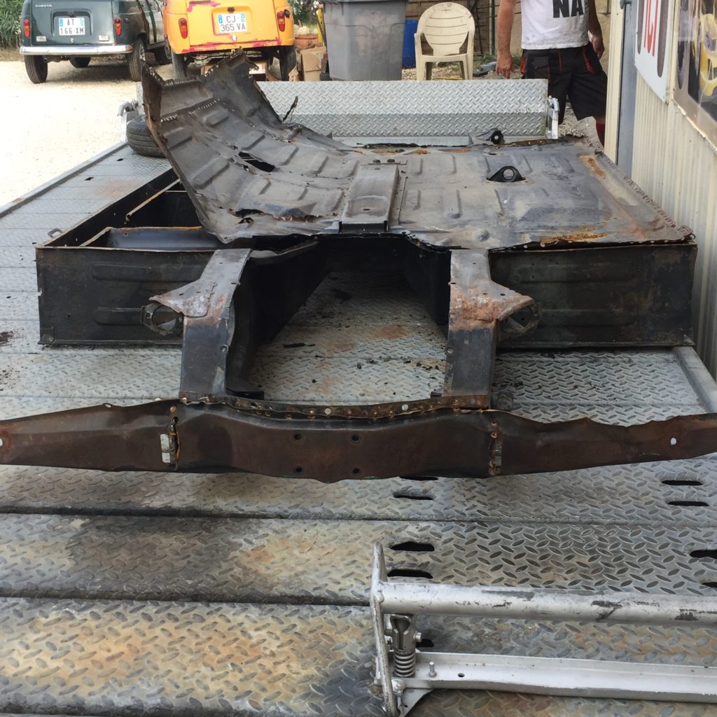 Réfection d'un châssis de 4L (Renault 4) par Garage Suard à Saint-Chaptes